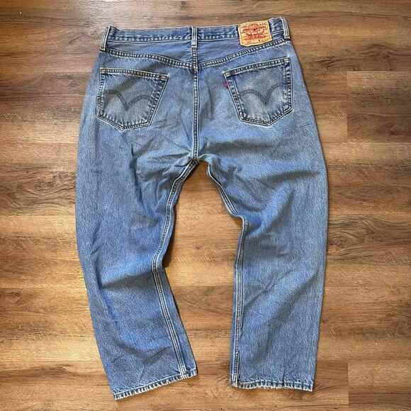 Levi 501 Jeans Mens 36x26 Medium Wash Blue Cotton Denim Pants - Picture 2 of 6